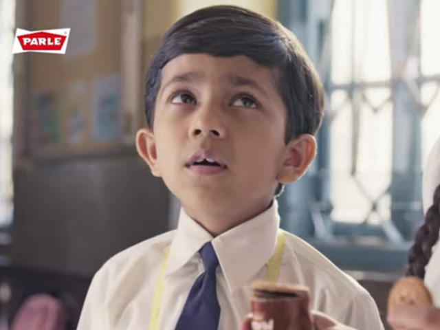 IN Parle Magix Cream Biscuit Round (Chocolate) | Iski Cream Jis Side Wahi Right Side